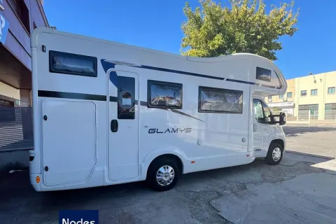 Autocaravana de ocasión McLouis Glamys 222 doble salón con 7 plazas homologadas
