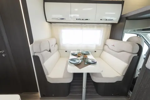 Autocaravana capuchina de alquiler Roller Team Kronos 279 M