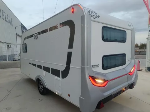 Caravana Across safari 370