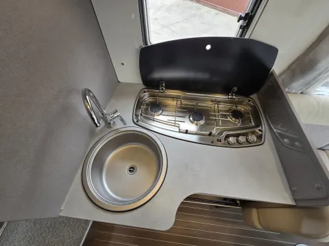 Autocaravana ETRUSCO T7400 QBC 140CV