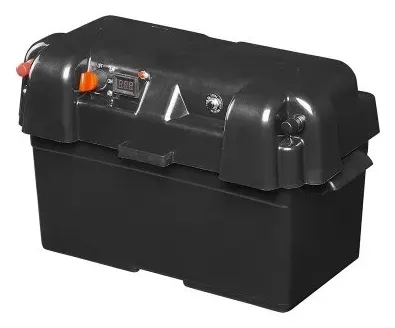 Caja de batería con puertos USB, enchufe 12V y voltímetro.