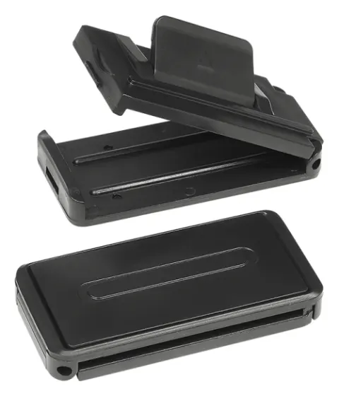Set de 2 Clips para cinturón de seguridad en color negro.