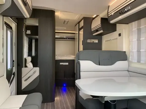 Autocaravana perfilada de alquiler Roller Team Kronos 295 TL