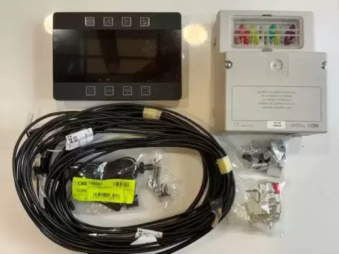 Kit centralita CBE PC380 Digital con accesorios para autocaravanas y camper. – Ref. PC380DIG