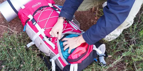 Cómo preparar, cargar y colocar tu mochila de senderismo