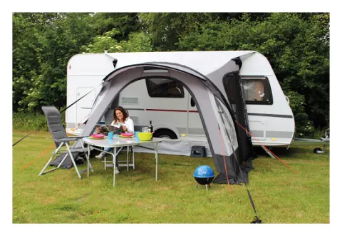 Toldo universal de aire Genua con paneles laterales y frontal EuroTrail