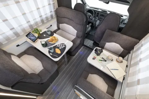 Autocaravana capuchina de alquiler Roller Team Kronos 277 M