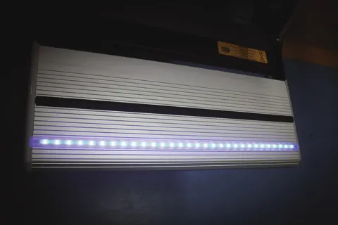 Azul claro LED con interruptor para pasos
