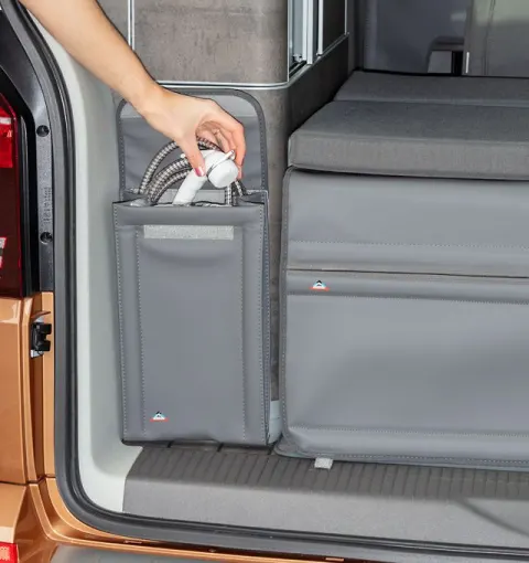 Bolsillero UTILITY para el armario del maletero, “Bolso ducha”, VW T6.1/T6/T5 California Ocean / Coast, diseño “Cuero Palladium”
