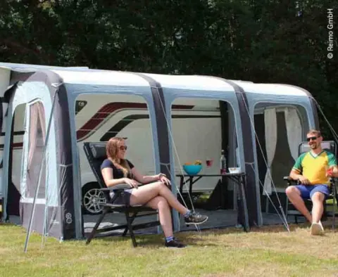 Avance ligero de caravana EVORA 390 PRO CLIMATE transpirable