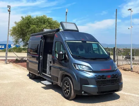 Autocaravana ROLLER TEAM LIVINGSTONE 5 SPORT – IRON GREY