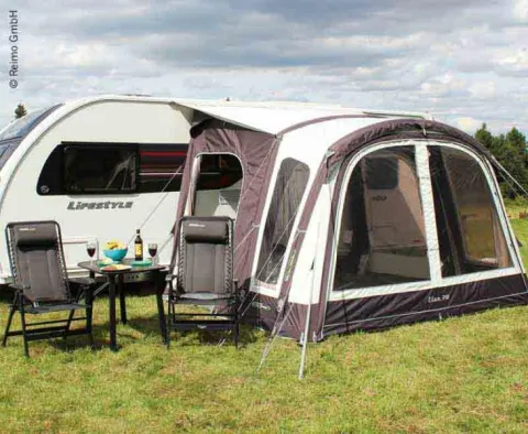 Avance ligero de caravana ELAN 340