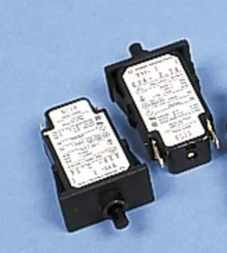 Interruptor automático para 12 y 230 voltios.