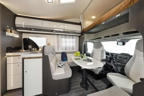 Autocaravana capuchina de alquiler Roller Team Kronos 284 M