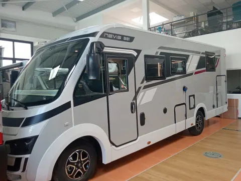Autocaravana Mc Louis Nevis 881-2026-Cama Isla-Salon Face to Face
