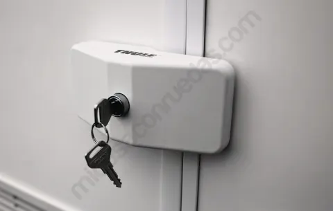 Cierre de seguridad Thule Door Lock para puertas de autocaravanas y caravanas