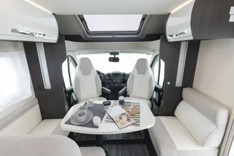 Autocaravana perfilada de alquiler Roller Team Kronos 284 TL