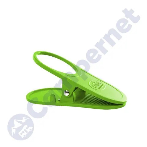 Pinza verde sujeta manteles