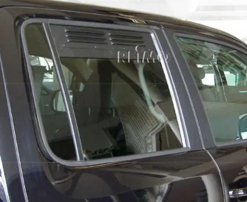 VW Amarok Ventilation Grille desde la ventana delantera del 01/2010
