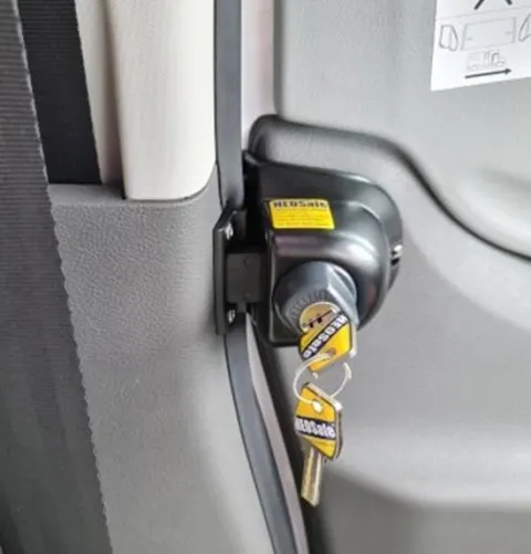 Cerraduras seguridad con llave cabina Ford Transit >2014 HeoSafe